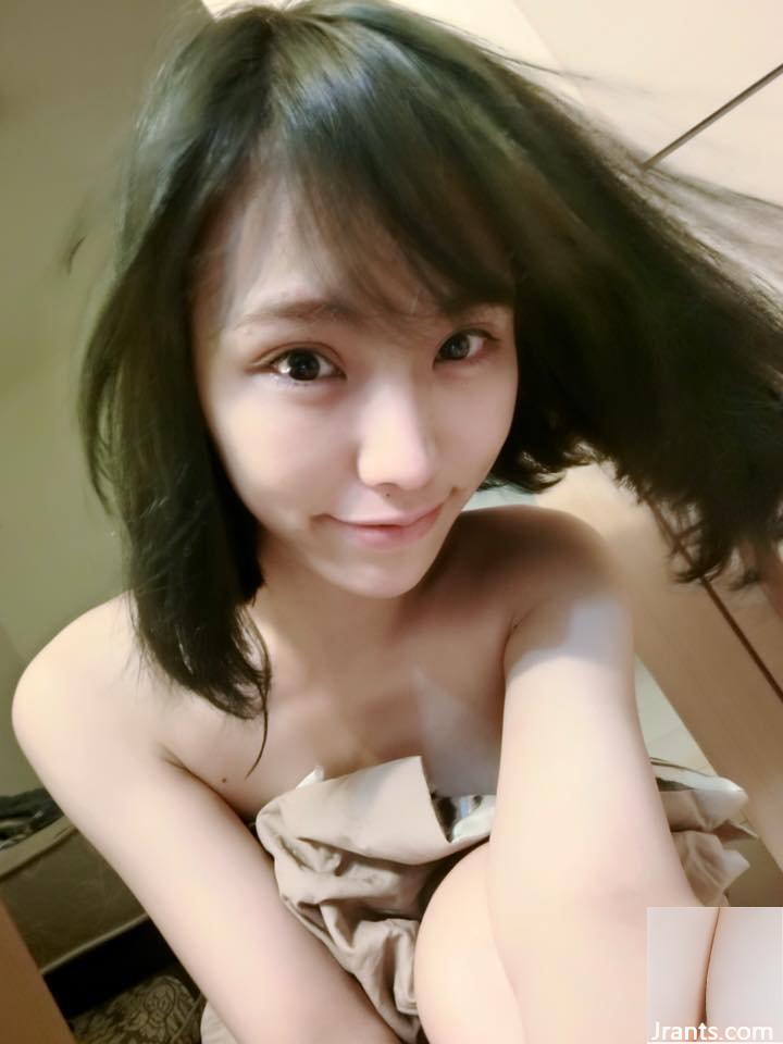 예쁜 여자 유치원 선생님 보모~펭닝~말썽쟁이 아이들을 훈련시키는 화끈한 가터스타킹과 가죽 채찍(29P)