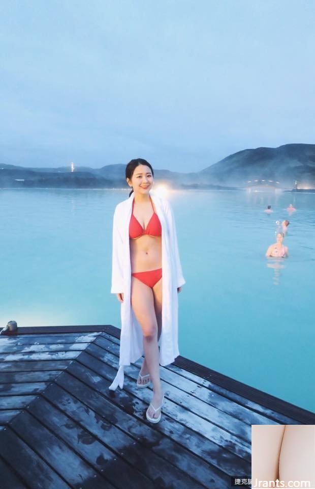 Seorang gadis cantik dengan payudara 34E ~ Quanquan (Guo Yanling) ~ Mengenakan bikini sambil berendam di sumber air panas dan minum di hotel Islandia? (? Sangat nyaman (38P)