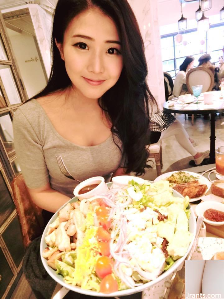 Que linda blogueira de culinária ~ Joyce Xixi ~ Ela é tão linda e tem uma figura tão bonita que não percebi que comida ela estava apresentando (84P)