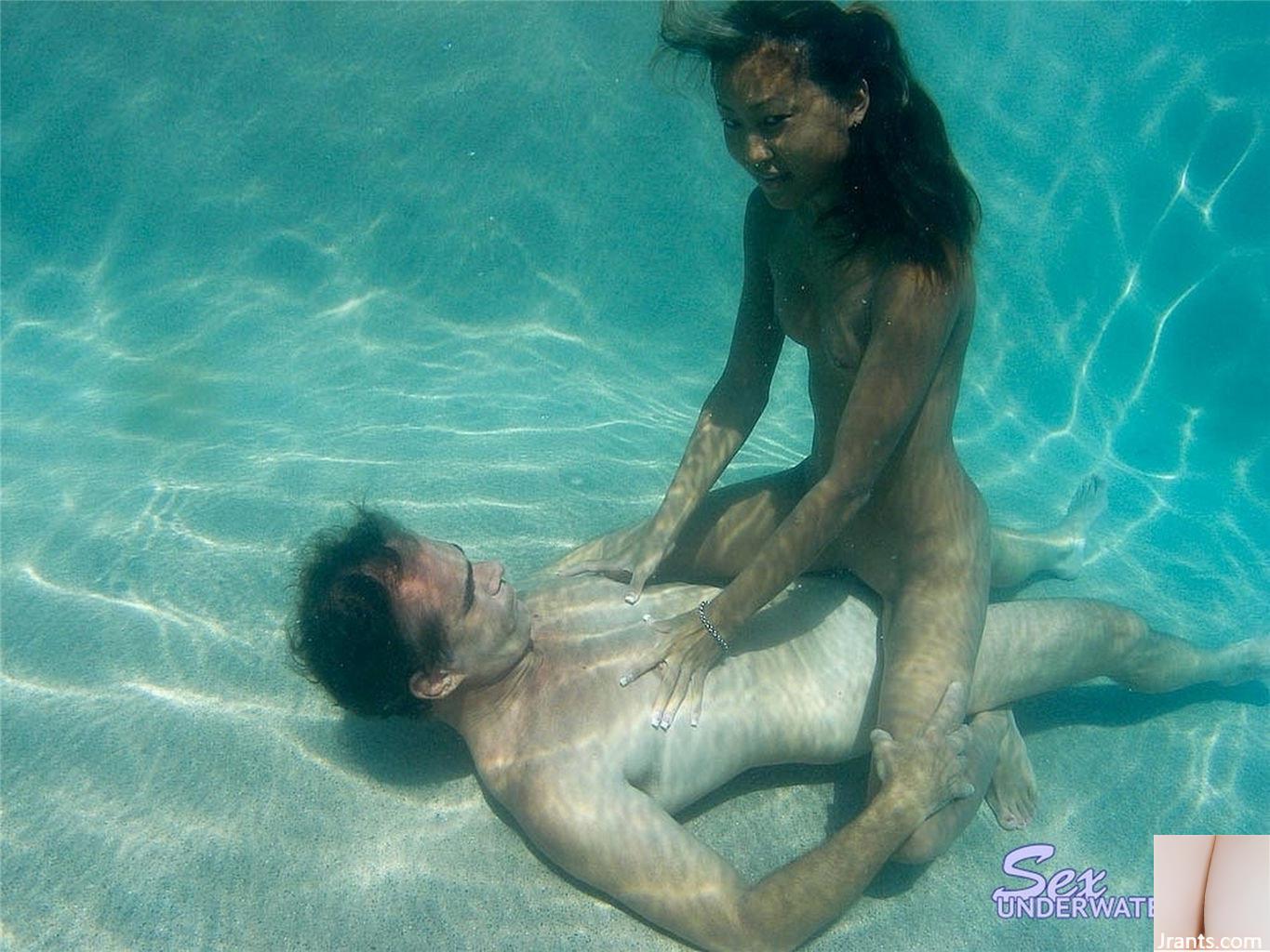 sexunderwater 카라 타이 (192P)