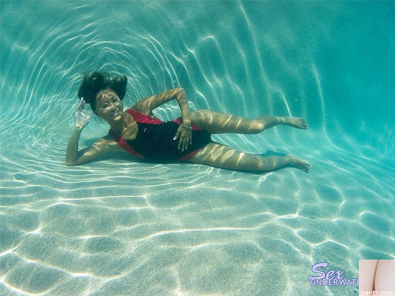 sexunderwater كارا تاي (192P)