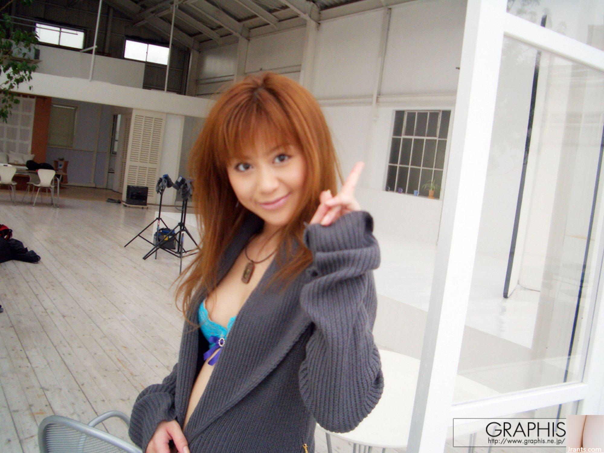 Aizawa Hina (Graphis) 《Calma nieve》 (2006-12-05) (105P)