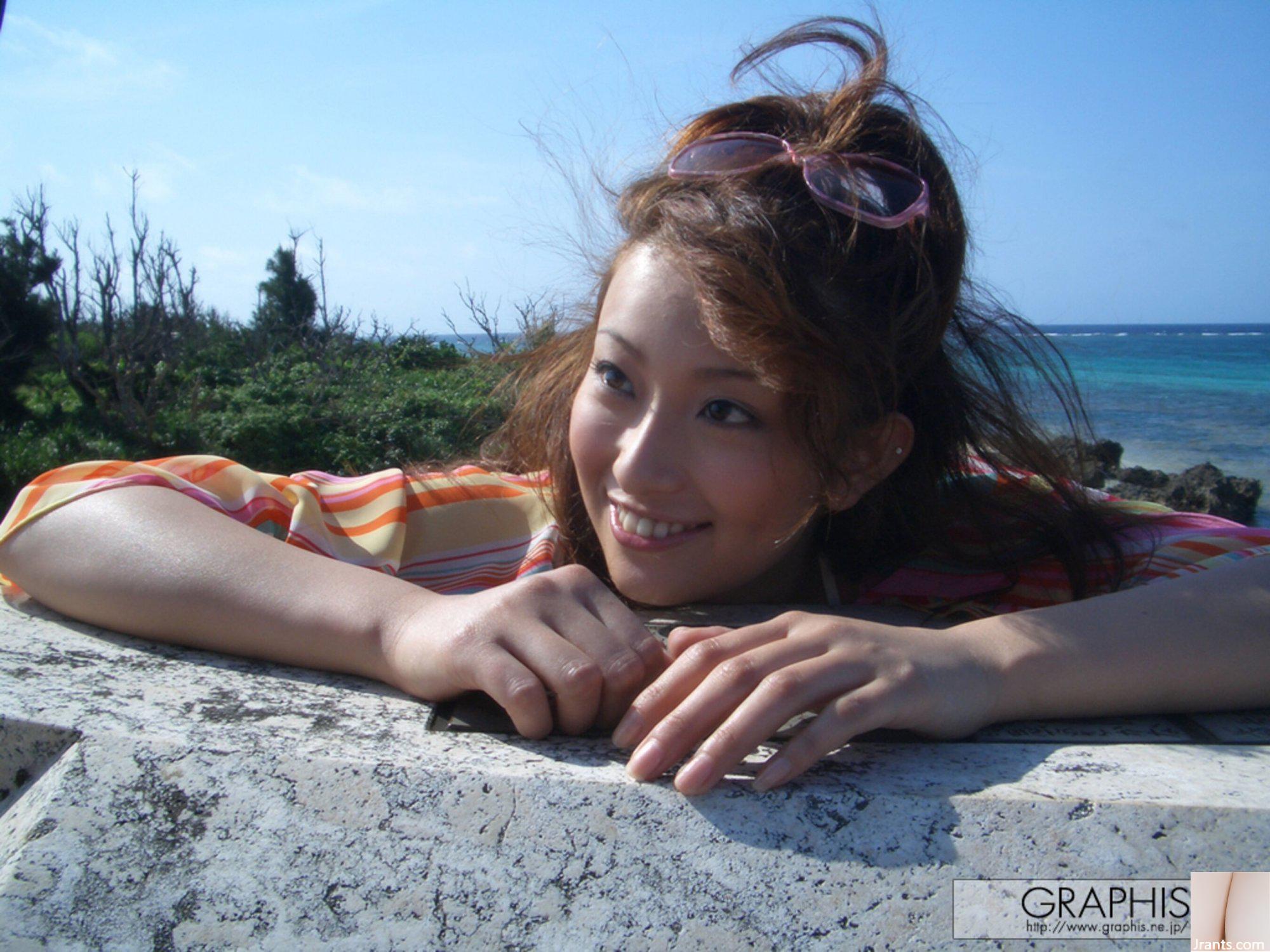 Nao Yoshizaki (Graphis) 《ISLA FELIZ》(Especial de Navidad 2006) (143P)